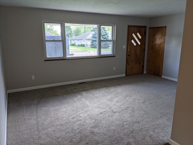 Photo - 728 Lymington Rd