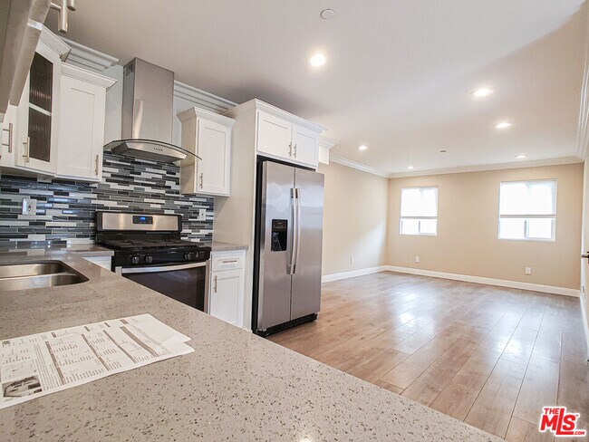 Photo - 965 N Wilton Pl