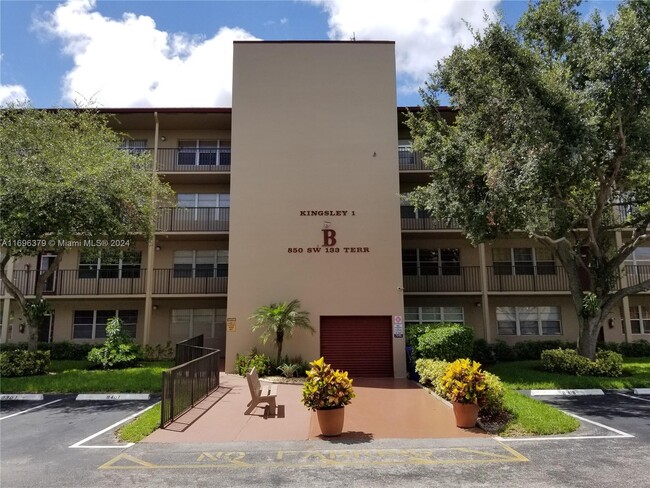 Photo - 850 SW 133rd Terrace Condominio Unidad 402B