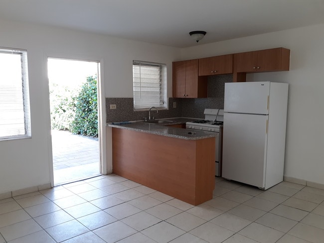 Photo - 965 W 29th St