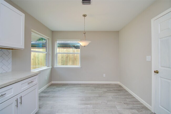 Photo - 7902 La Roche Ln