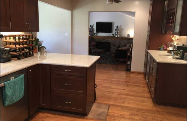 Photo - 10405 Brewer Ave