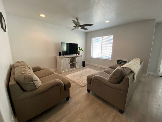 Photo - 52 N 2200 W