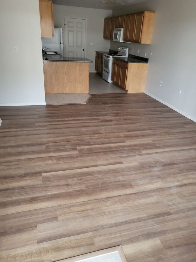 ROSS- 1817 - ROSS- 1817 Unit APT. C