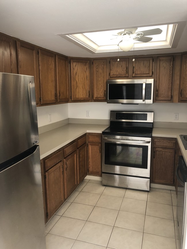 Kitchen - 13303 Broadhurst Loop Condo