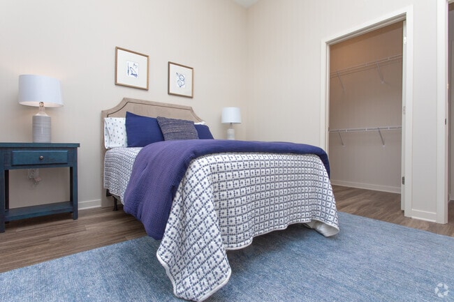 2BR, 2BA - 1215SF