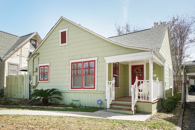 Photo - Charming Alta Vista Bungalow