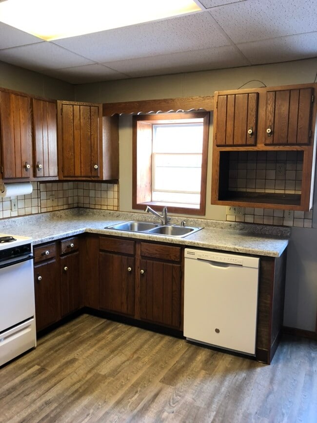 Building Photo - 60 W Main St Unit Apt.3