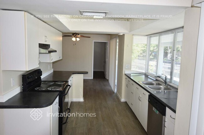 Photo - 1612 W River Dr