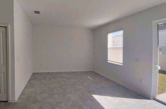 Photo - 2572 Skyline Lp