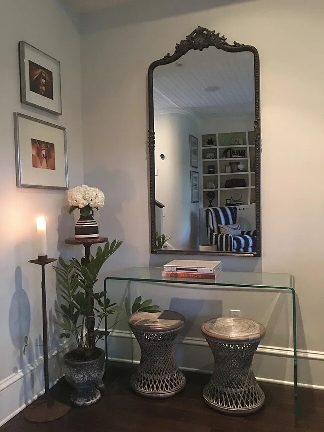 Foyer entry on 2nd level - 1830 Thames St Unit 28