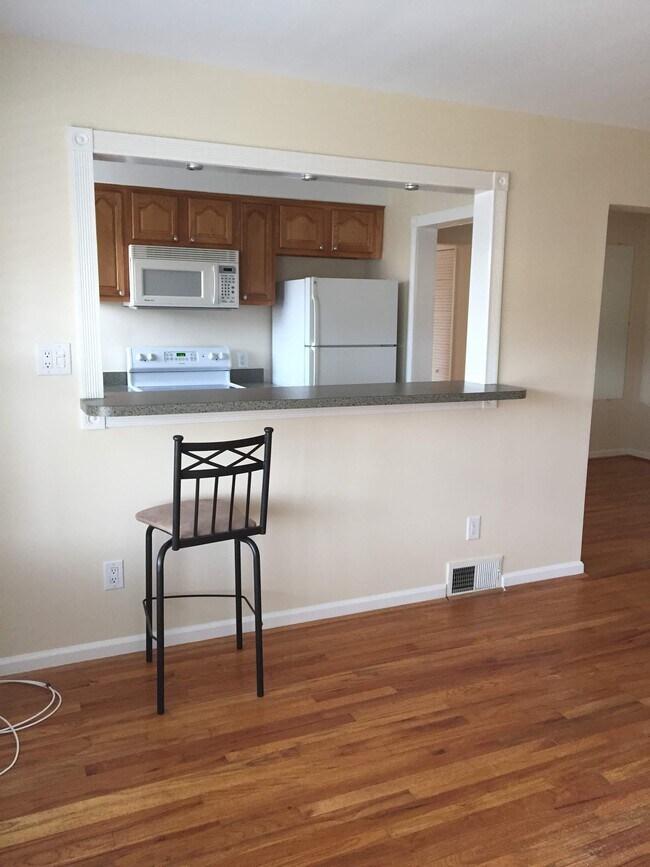 Pass thru - 25863 Woodward Ave Unidad 25901