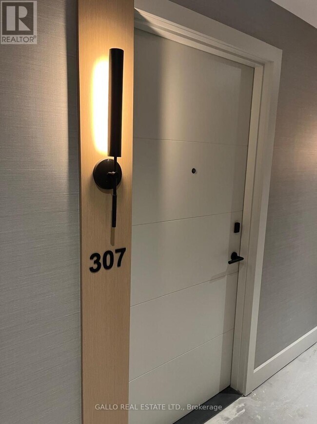 Photo - 8 Manor Rd W Unit 307