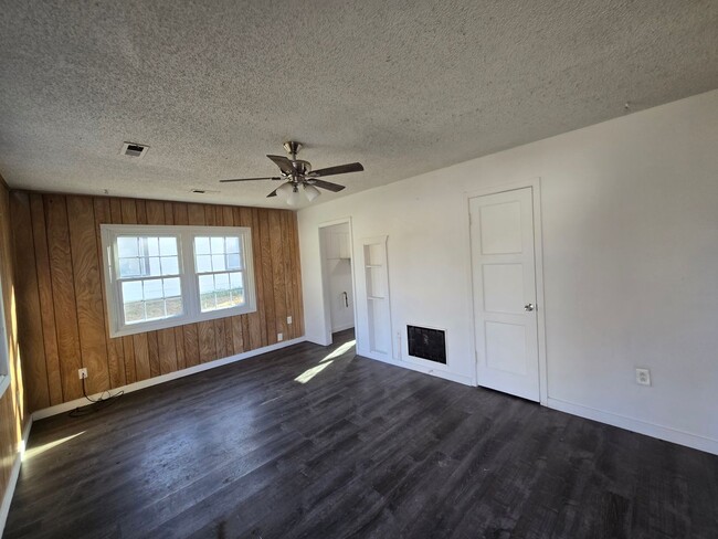 Photo - 3 bed 1 bath house