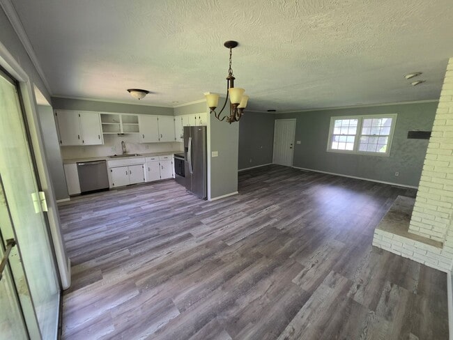 Photo - 3 bedroom/1.5 bathroom house/2 car garage