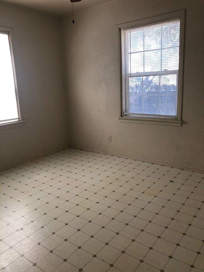 Photo - 2 Bedroom, 1 Bath Home for Rent on a HUGE Lot!