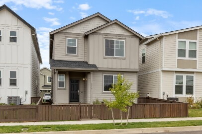 Building Photo - Charming 4-Bed McMinnville Home with Spaci...