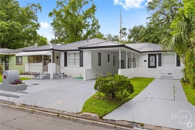 Building Photo - 819 W 51st St Rental