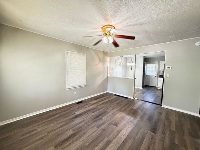 Photo - 2 Bedroom, 1 Bathroom Home For Rent!!