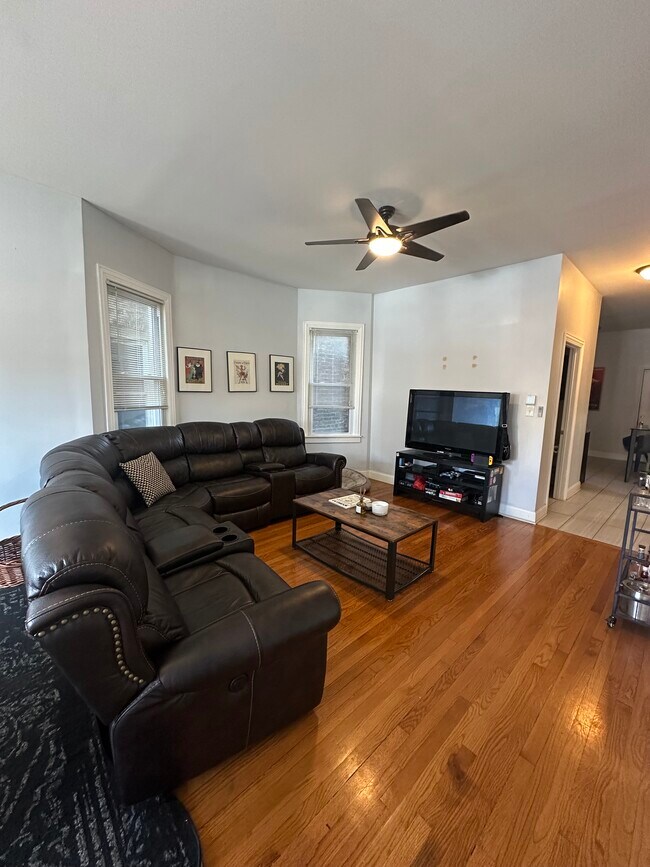 Living Room - 3643 W Diversey Ave Unit 1