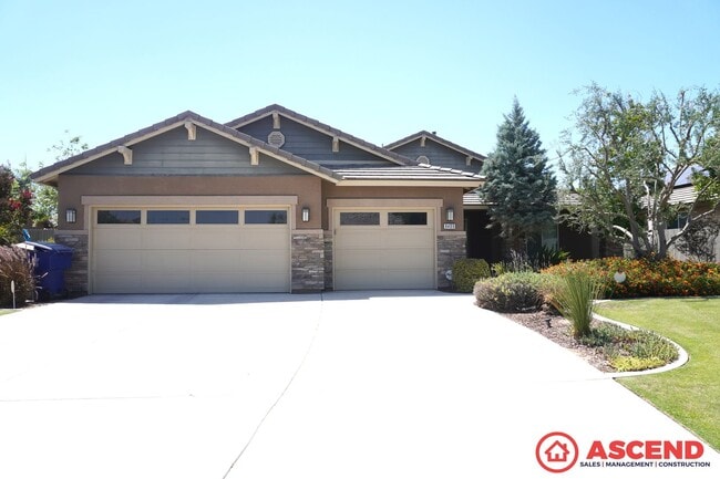 Building Photo - Stunning Split-Wing Home in Bakersfield's Desirable 93314 — Pool, Upgrades Throughout & Pets Welc...