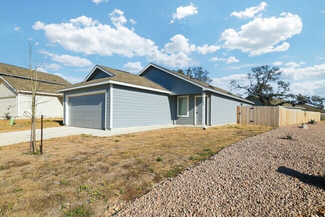 Photo - ***APPLICATION CURRENTLY UNDER REVIEW*** MOVE IN SPECIAL, ONE WEEK FREE***Open Concept Home in Wa...