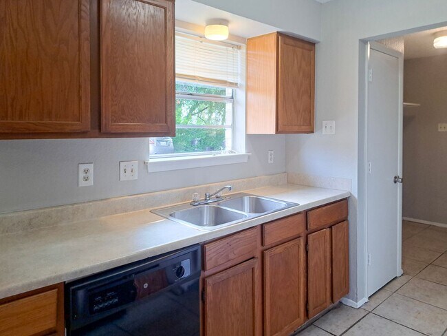 Photo - 400-402 Renee Drive Unit 402