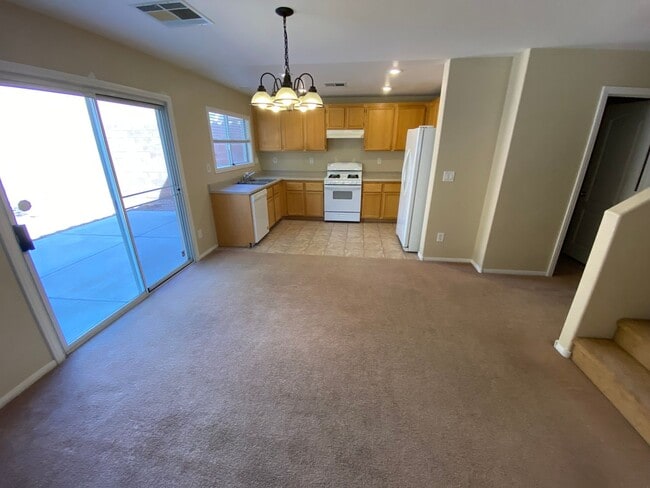 Photo - 757 La Tosca St