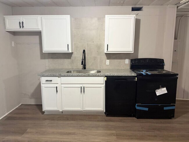 Photo - 6139 Belcrest St