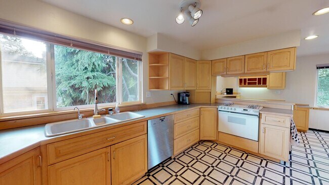 Photo - 510 N 87th St