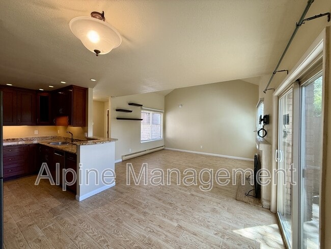 Photo - 2657 Kentworth Way