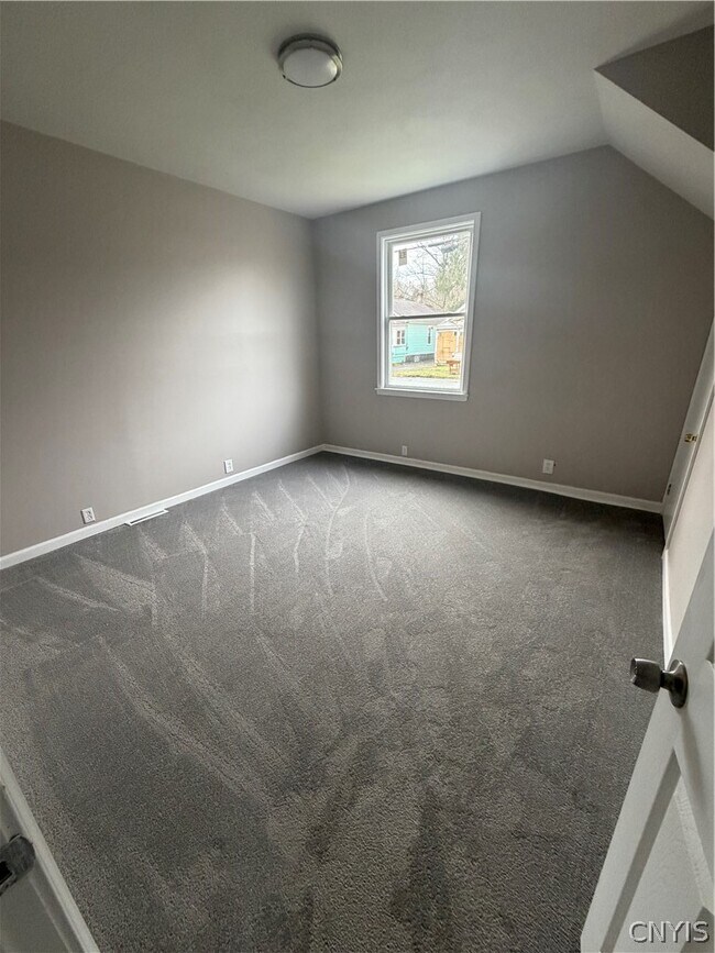 Photo - 214 Rowland St