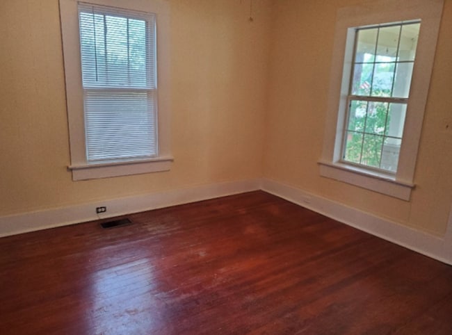 Photo - 2 Bed 1 Bath Spacious Home