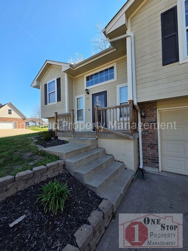 Photo - Spacious 3 bedroom/ 2.5 bath with a finished basement!!