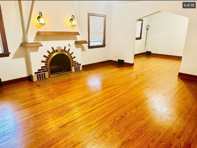 Photo - 2501 W Moss Ave