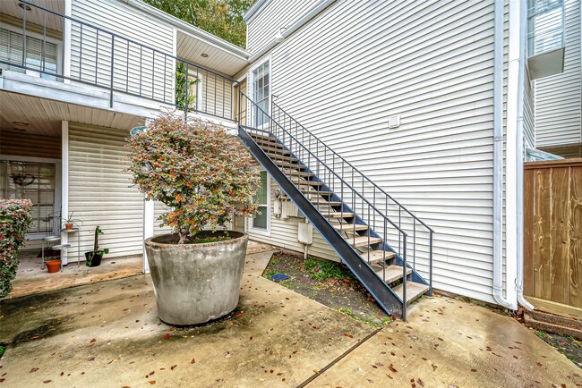 Photo - 9809 Richmond Ave. Unidad C8