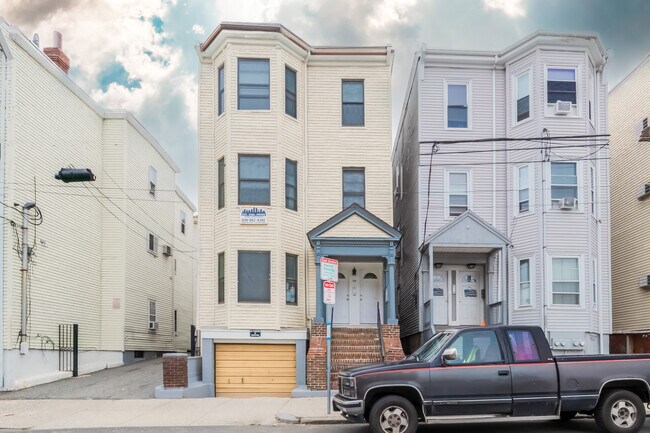 Building Photo - 344 Saratoga St Unit 3 Rental