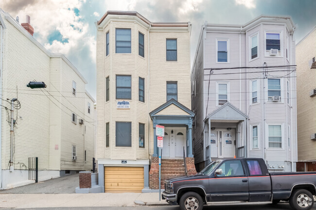 Building Photo - 344 Saratoga St Unit 3 Rental