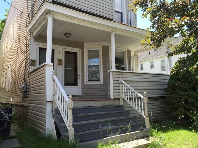9 Bertha St Unit downstairs