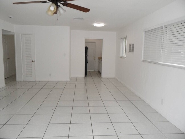 Building Photo - 3021 NE 7th Ave Unit D