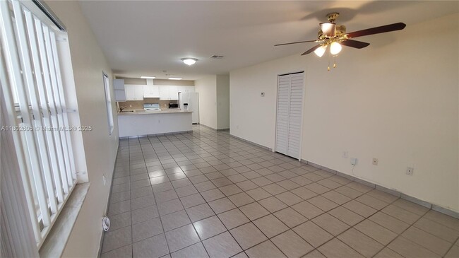 Photo - 3325 SW 23rd Ter Apartamentos Unidad 0