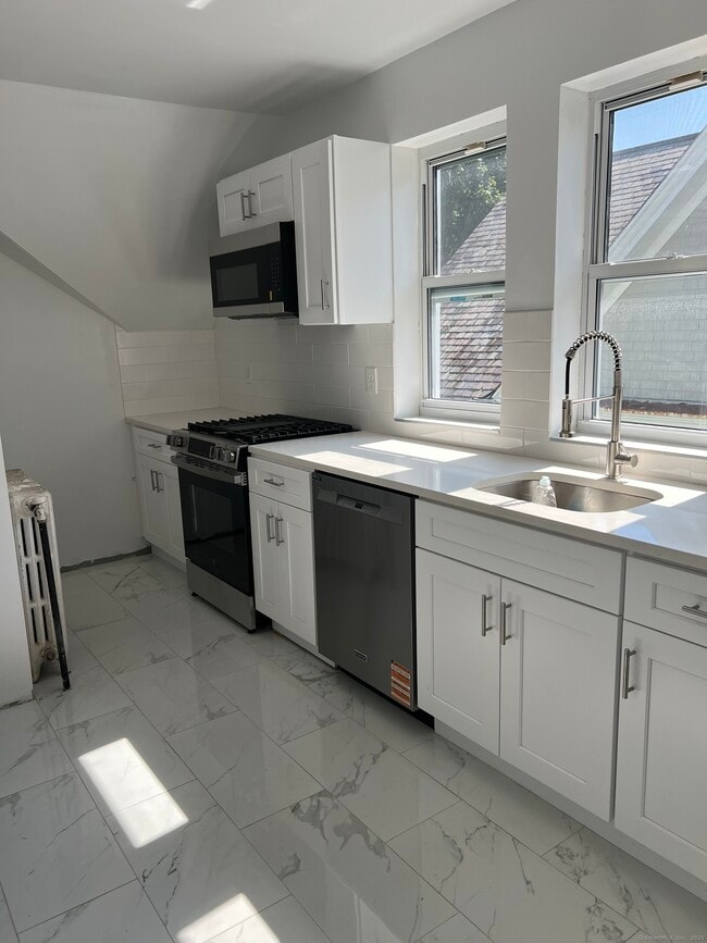 Building Photo - 115 Bishop St Rental