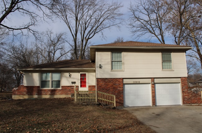 Building Photo - Spacious 5-bedroom, 2.5 full-bath home located in Shawnee, KS