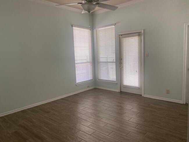 Photo - Beautiful 3 bedroom townhome available for rent for ASAP move in!!!! Medical Center Area!!!