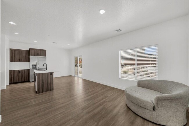 Photo - Stunning End-Unit in South Desert Townhomes