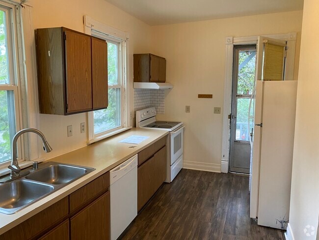 Building Photo - 1051 E Johnson St Unit 1 Rental