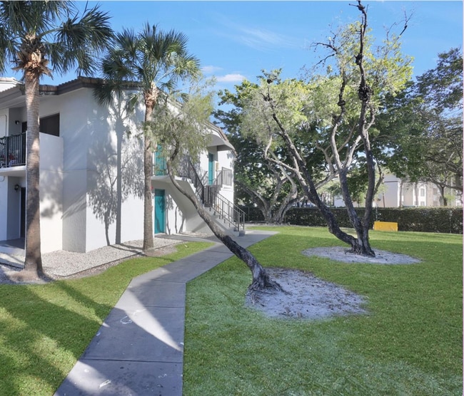 Building Photo - 18890 NW 57th Ave Unit 2 Rental