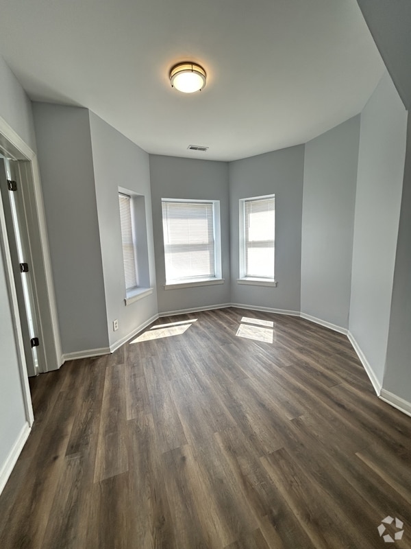 Building Photo - 7432 S Maryland Ave Unit 2 Rental