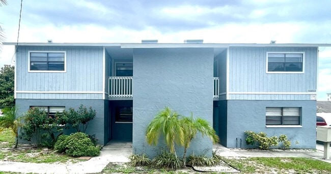 Building Photo - 2/1 in New Port Richey