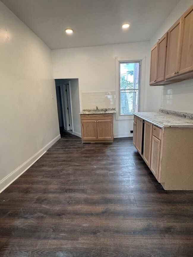 Building Photo - 4133 Pennsgrove St Unit #2